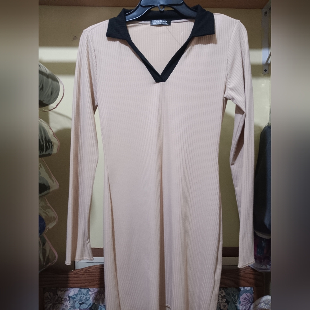 Elegant Cream Dress with Black Collar Never Worn